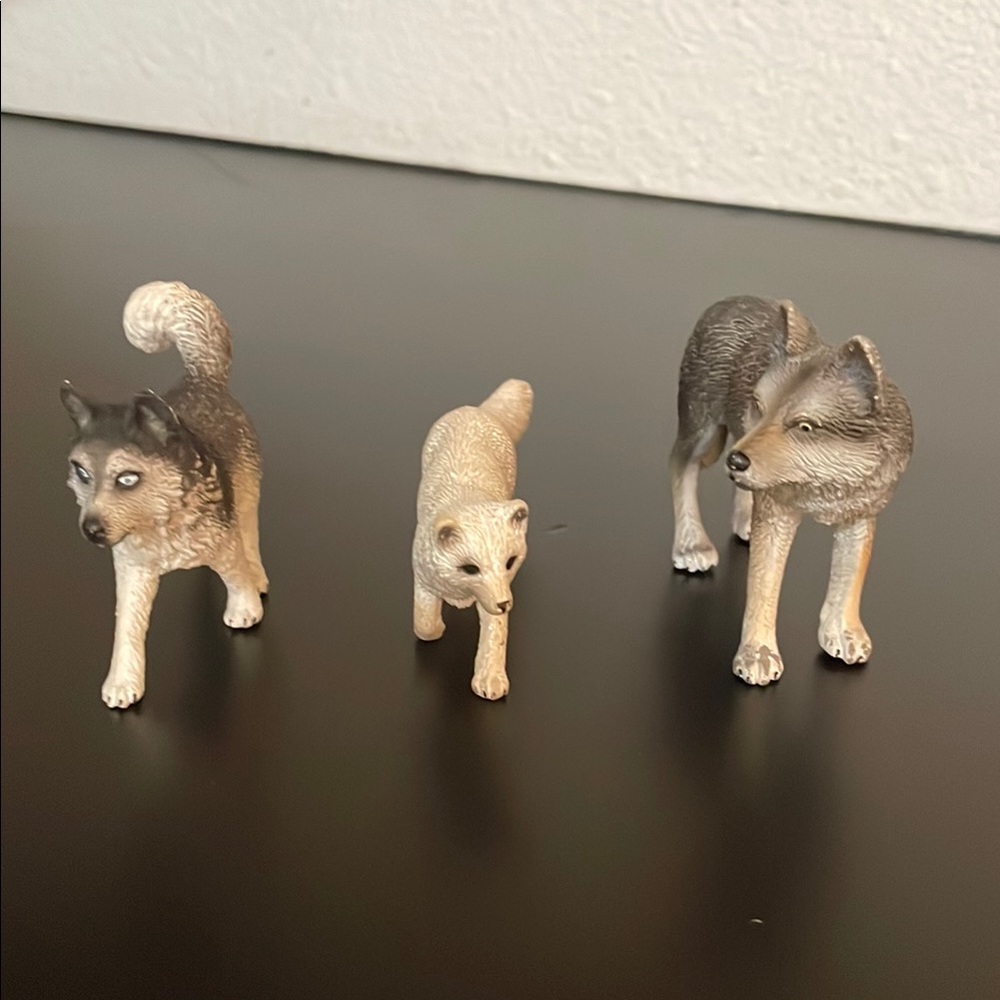 Wolf Family Action Figure Set - Gray and White